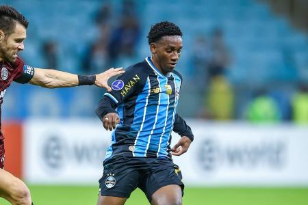 Gabriel Mec em ação pelo Grêmio