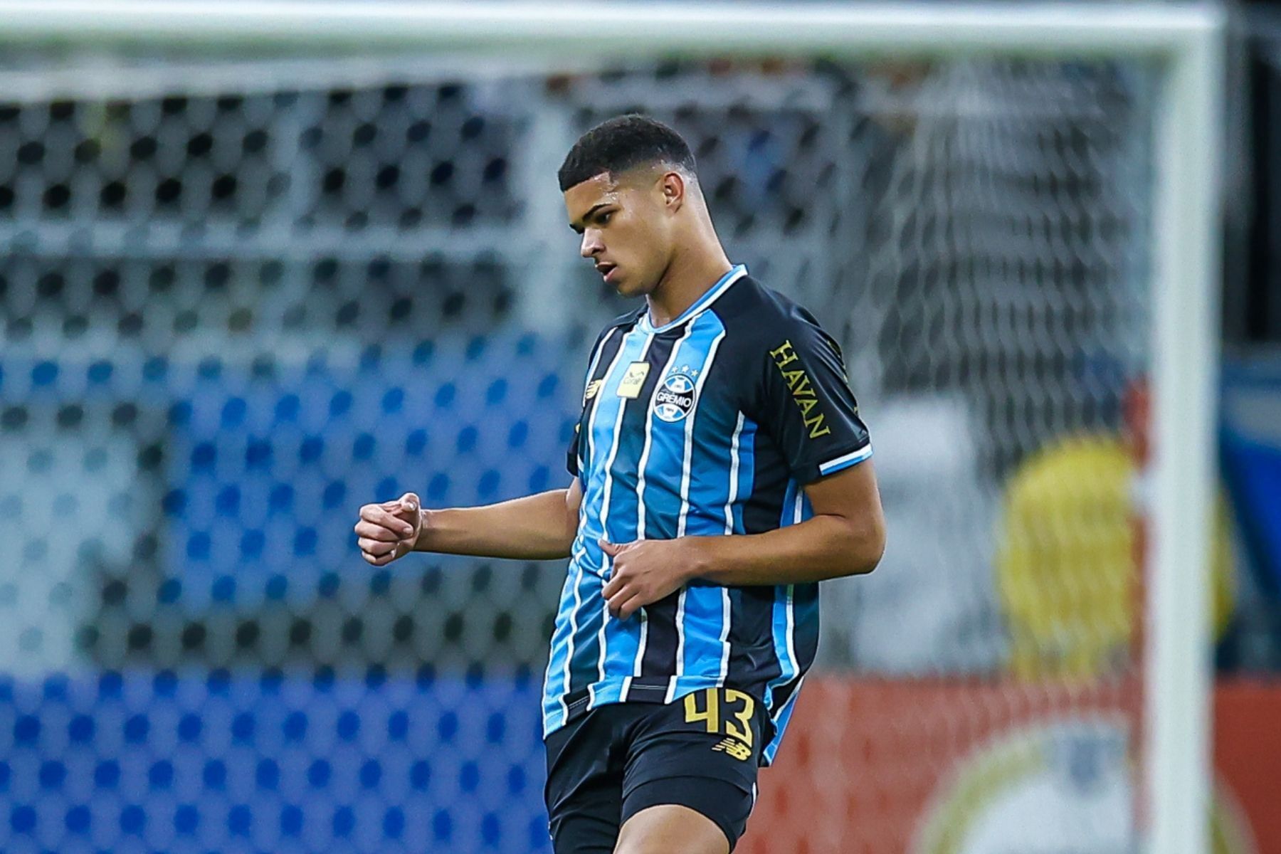 Grêmio informa lesão de joia da base que virou titular com Luís Castro