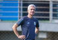 Grêmio deve ter mudanças contra o Corinthians; veja opções de Luís Castro
