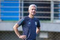 Grêmio deve ter mudanças contra o Corinthians; veja opções de Luís Castro