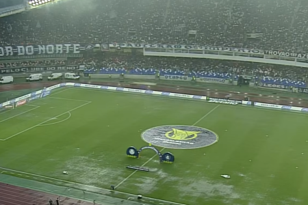 Gramado do Mangueirão encharcado pela chuva