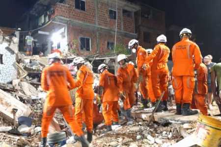 Imóvel desaba na Bahia • Corpo de Bombeiros Militar da Bahia