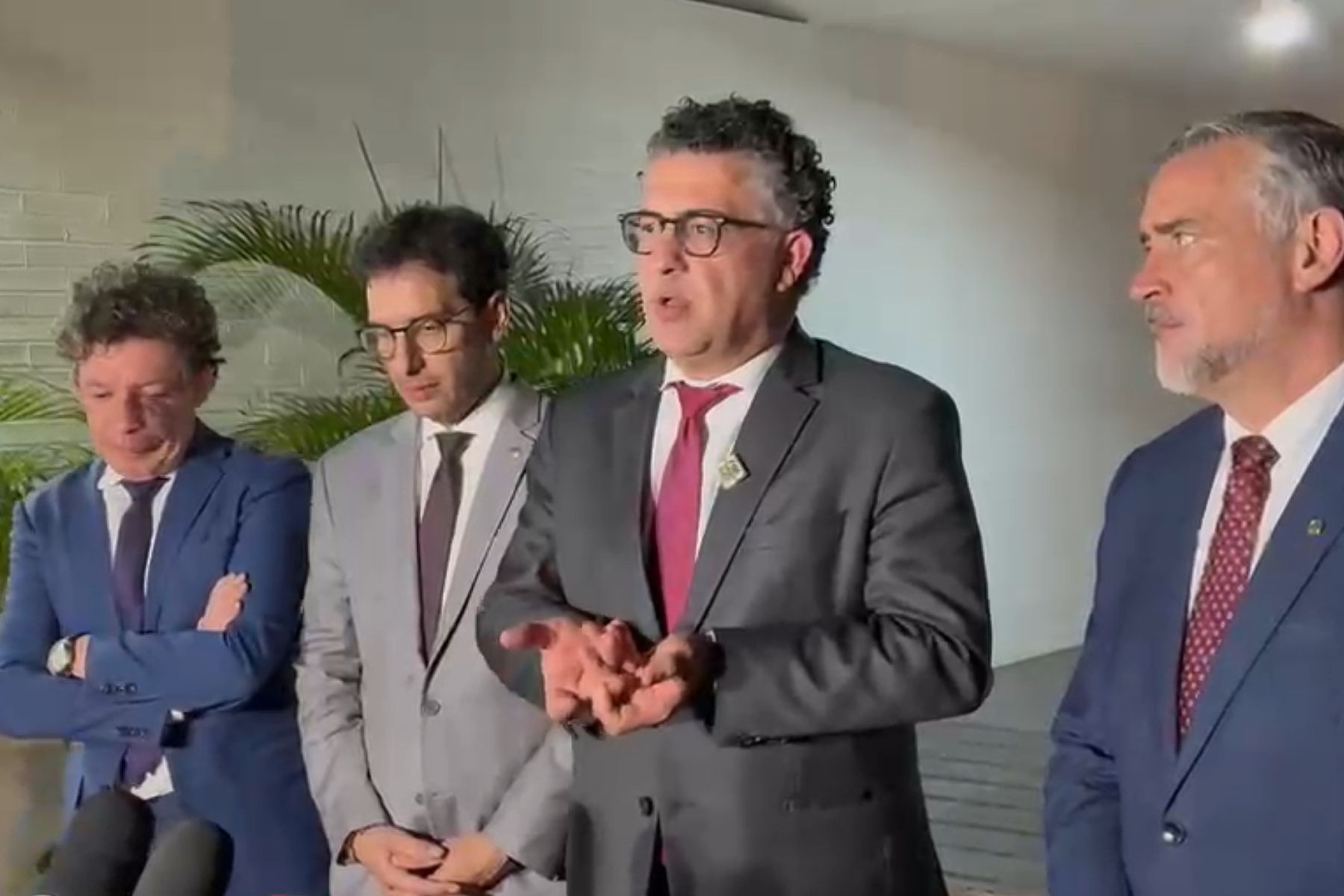 Fim da escala 6x1: relator adia apresentação do texto na Câmara para segunda-feira (25)
