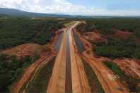 Rio artificial de 145 km é construído para levar água a uma das áreas mais secas do Brasil