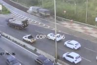 Vídeo: carreta bitrem utiliza área de escape do Anel Rodoviário nesta sexta (8)