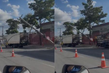 Caminhão atinge poste e deixa moradores sem energia elétrica na Região Norte de BH