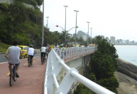 Prefeitura do Rio interdita ciclovia após avanço do mar na orla