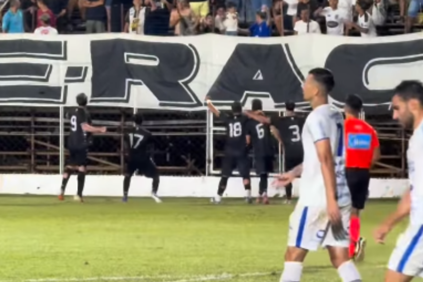 Democrata-GV bate Vitória-ES em casa e assume liderança no Grupo D da Série D