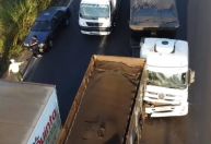 Acidente entre duas carretas causa congestionamento no Anel Rodoviário