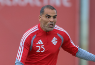 Pezzolano prepara novidade no Inter para duelo com Athletic pela Copa do Brasil