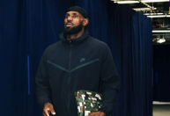 Sem contrato, LeBron James deixa futuro em aberto após eliminação dos Lakers