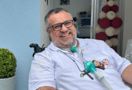 Padre mineiro que toma 315 comprimidos por dia deixa a UTI em São Paulo