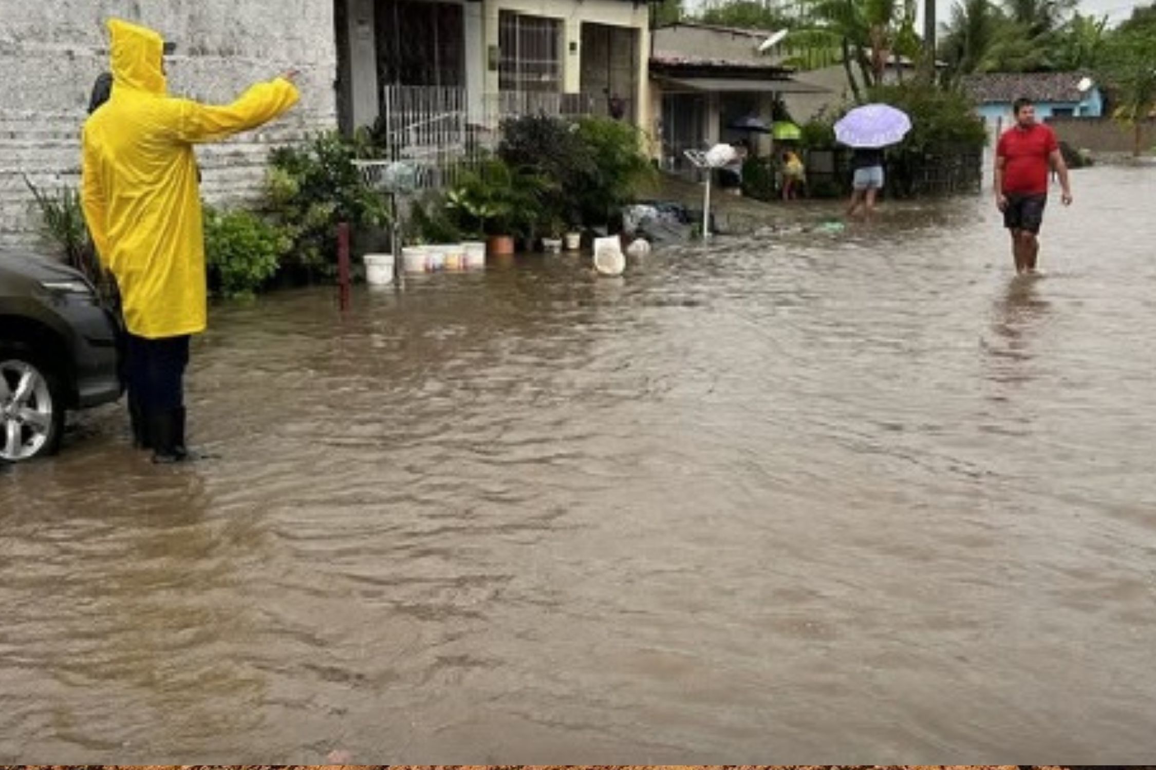 Chuva histórica no Recife deixa ao menos quatro mortos; centenas de vítimas são resgatadas