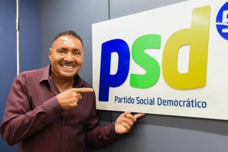 O deputado federal Tiririca ao anunciar a sua filiação ao PSD • Divulgação/Instagram @domingosneto
