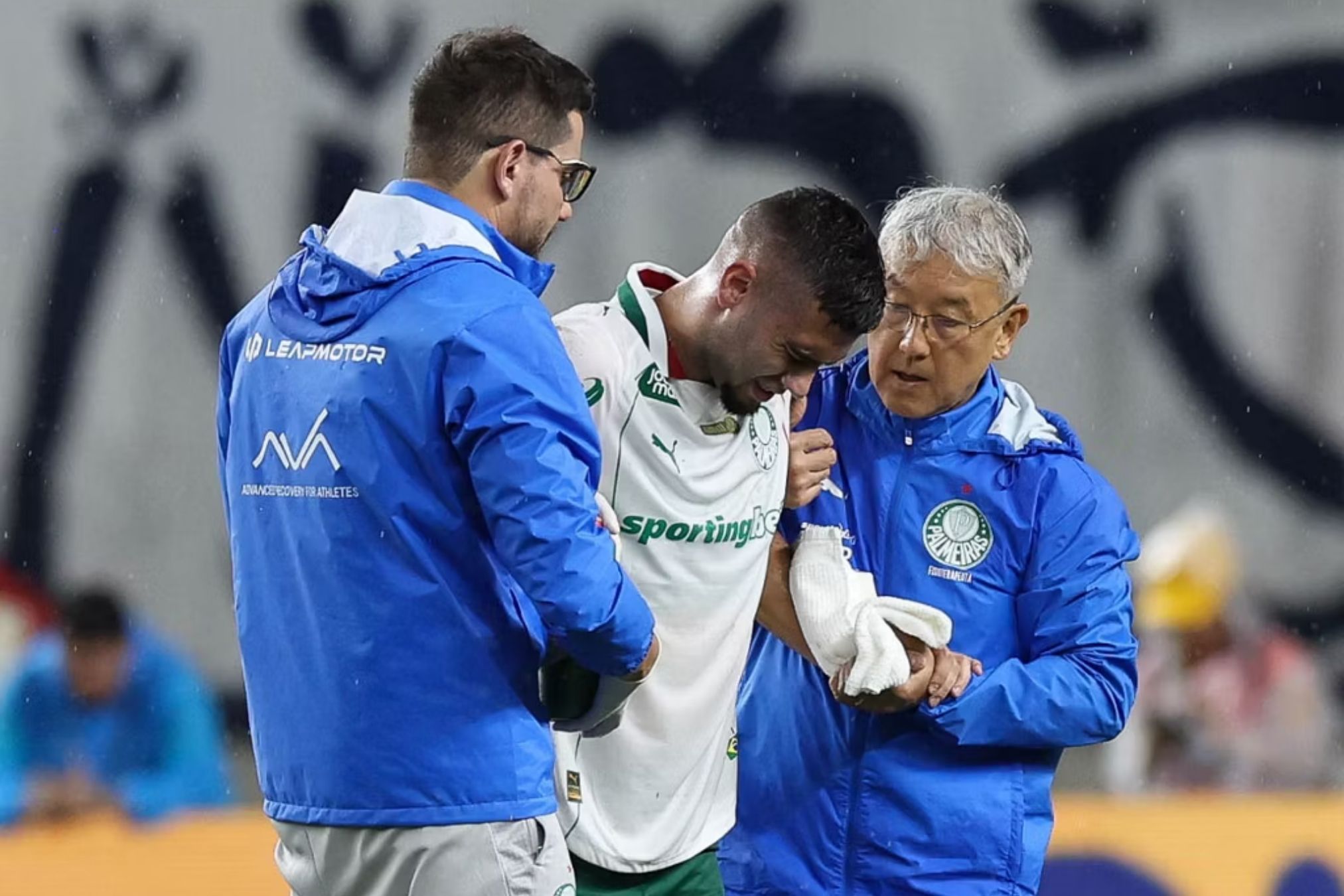 Palmeiras divulga atualização sobre Andreas Pereira após joelhada nas costas