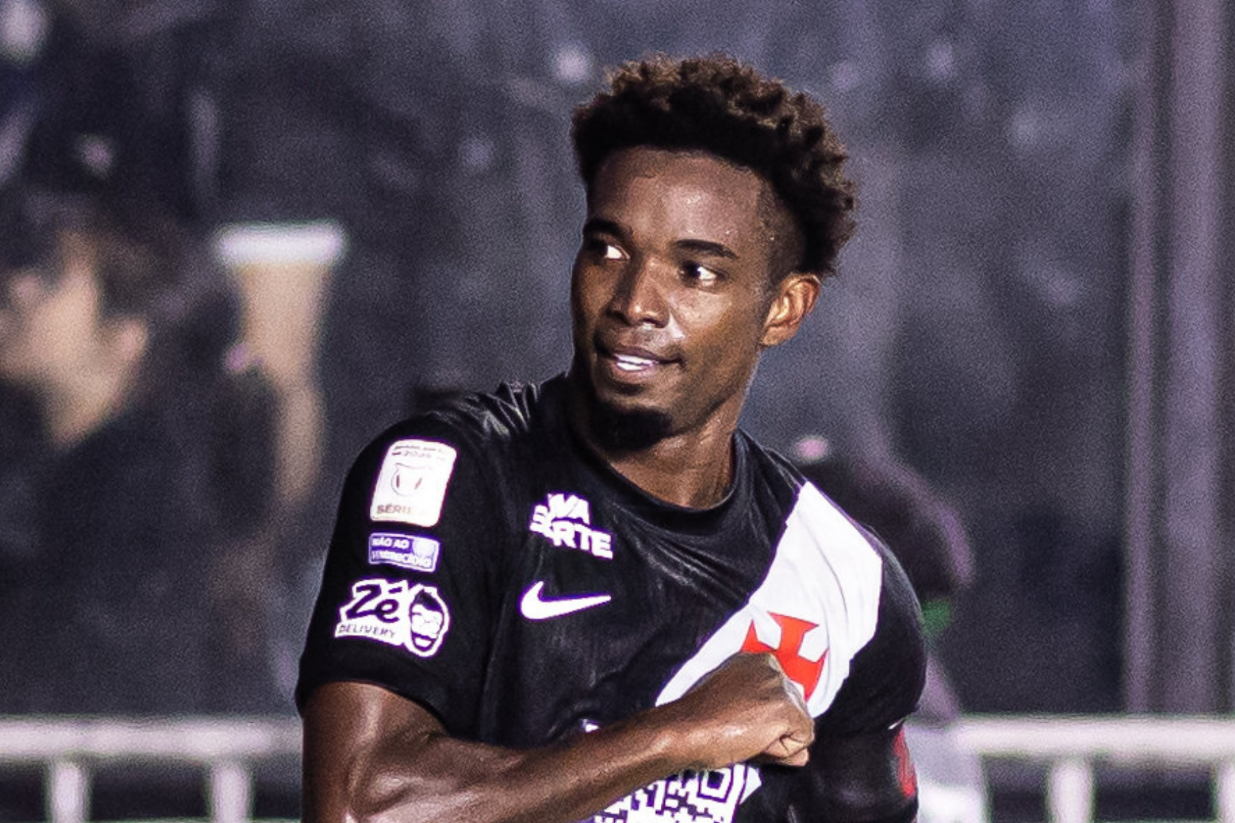 Thiago Mendes 'provoca' Renato Gaúcho após gol da vitória do Vasco