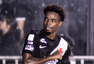 Thiago Mendes 'provoca' Renato Gaúcho após gol da vitória do Vasco