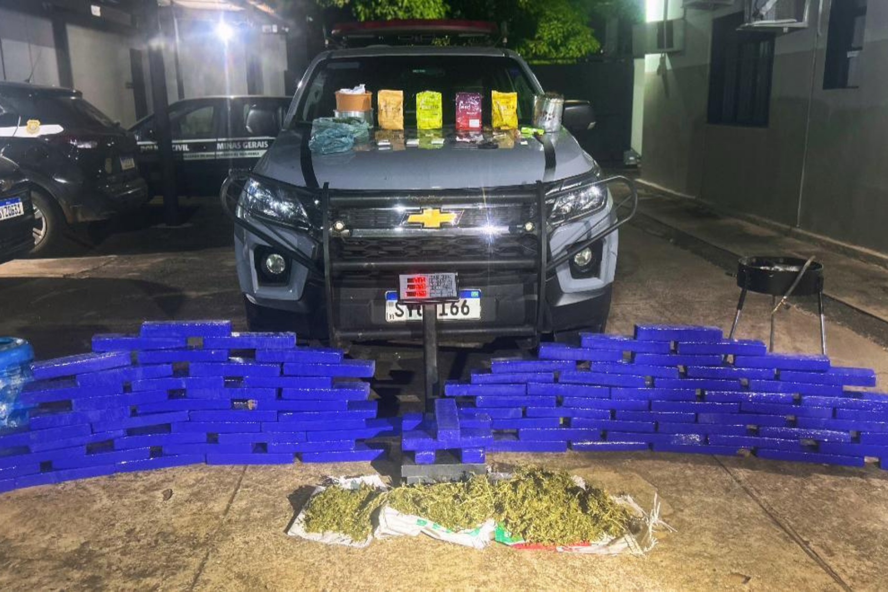 Homem suspeito de armazenar 83 barras de maconha é preso em MG