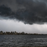 Ciclone extratropical coloca Santa Catarina em alerta com chuva intensa e rajadas de vento
