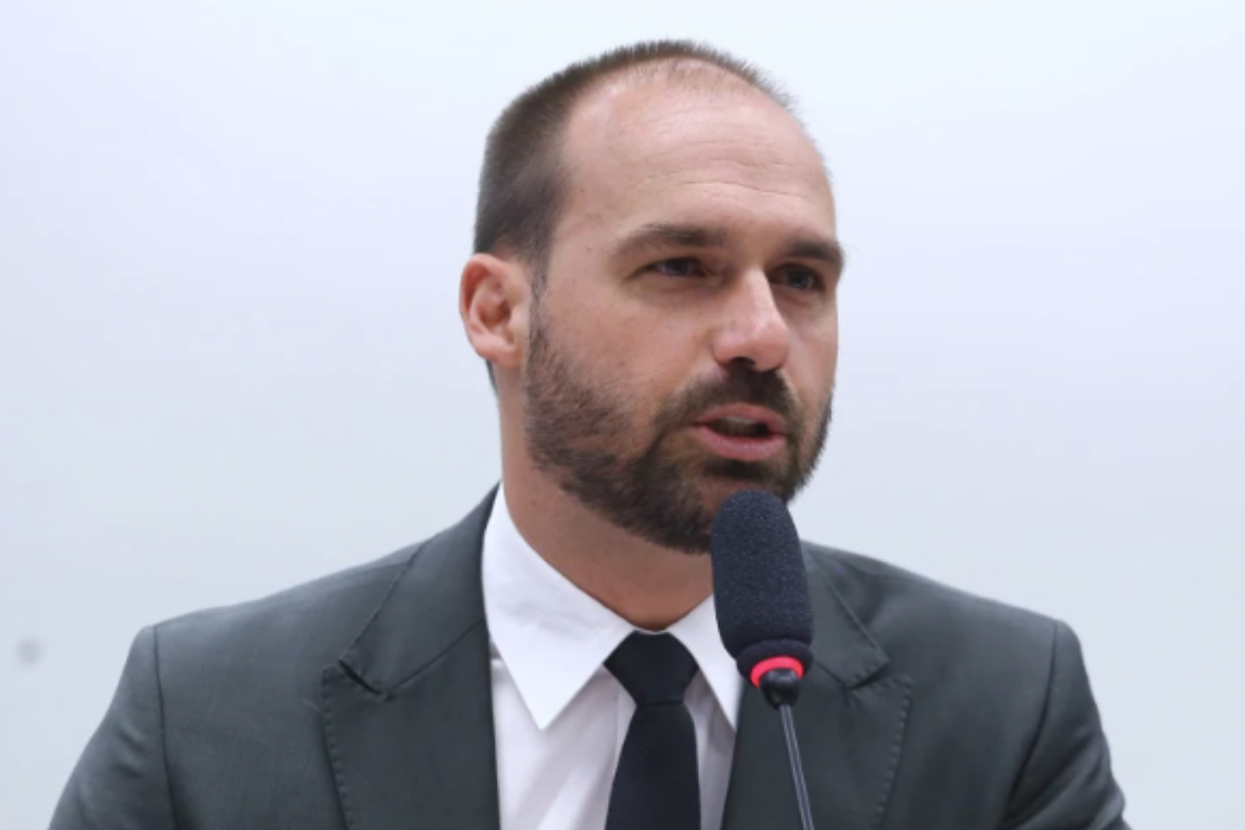 Eduardo Bolsonaro critica encontro de Lula com Trump: 'E a soberania nacional?'