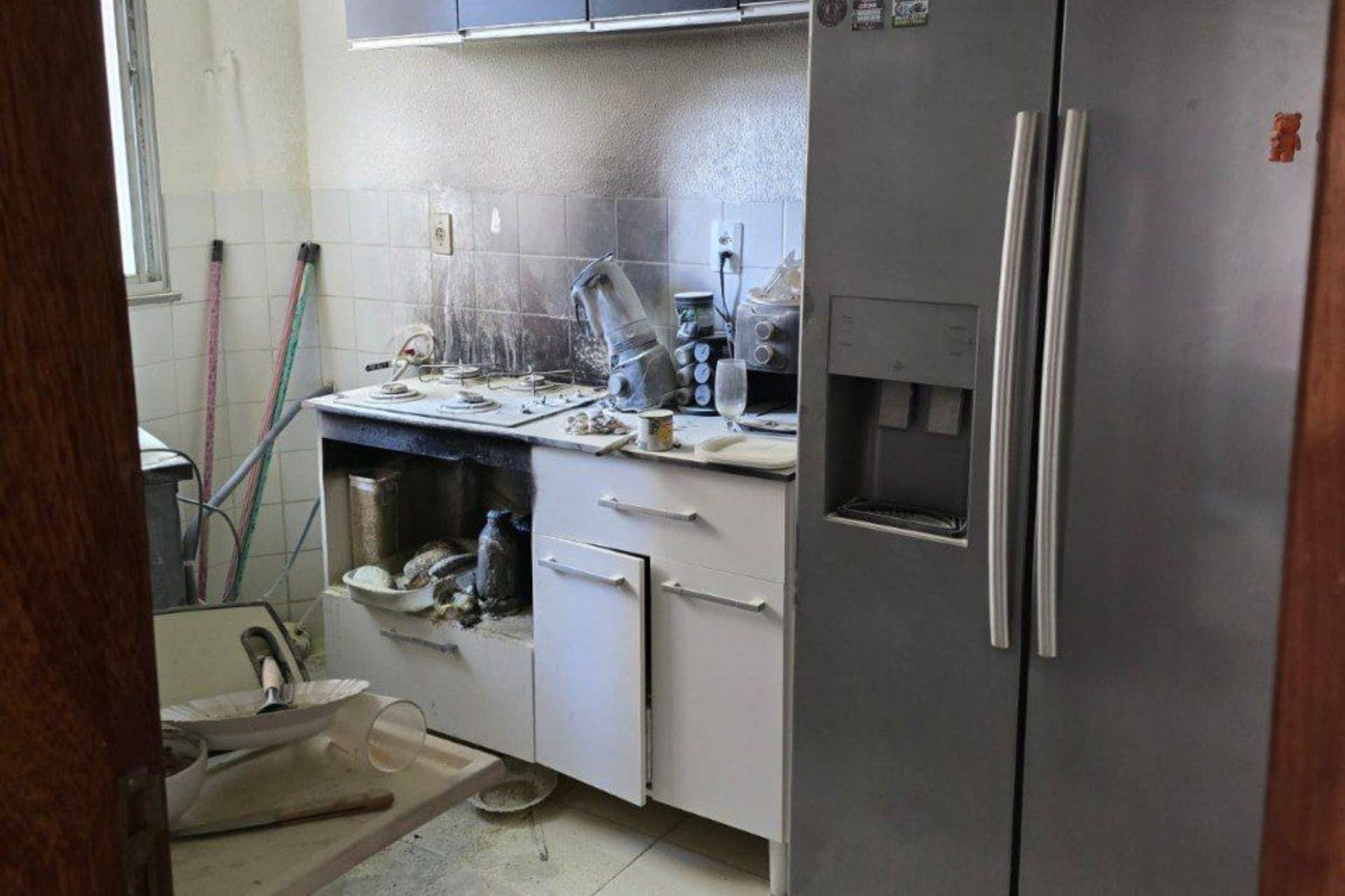Incêndio em apartamento deixa moradora ferida em Santa Luzia, na Grande BH