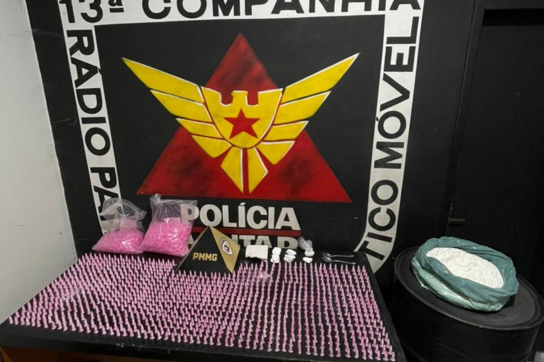 Suspeito é preso com 12 kg de cocaína e mais de mil pinos da droga em BH