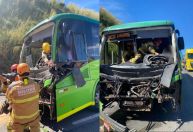 Ônibus bate na traseira de caminhão na BR-040 e deixa cerca de 10 feridos em Sete Lagoas