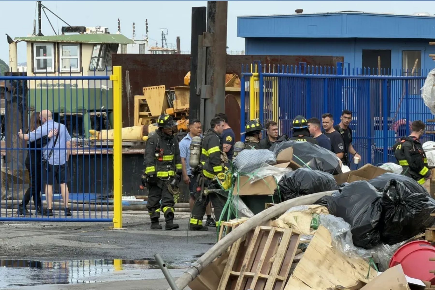 Explosão em doca seca de Nova York deixa um morto e dezenas de feridos