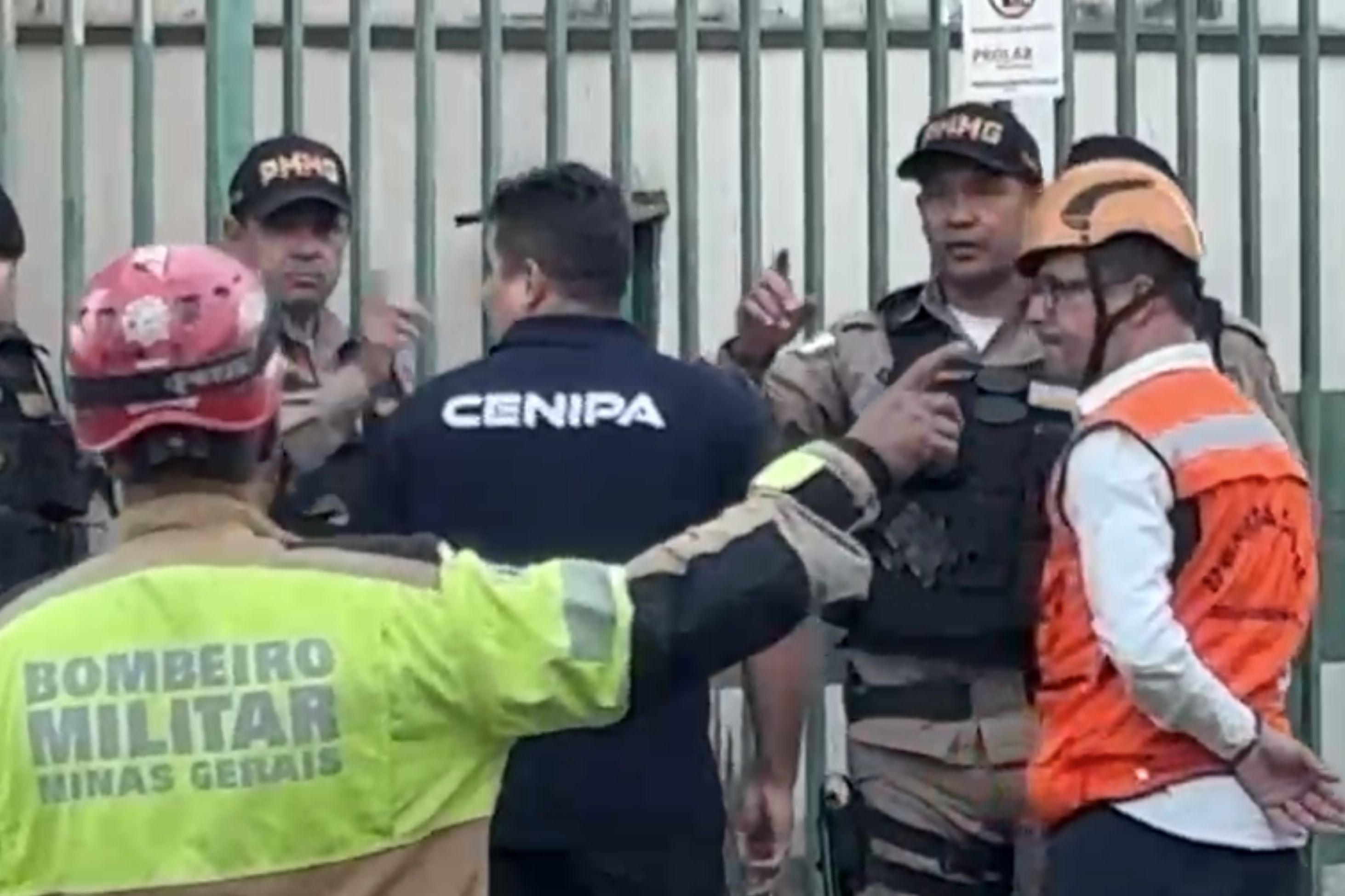 Cenipa retoma coleta de vestígios em prédio onde avião caiu em BH nesta terça-feira (5)