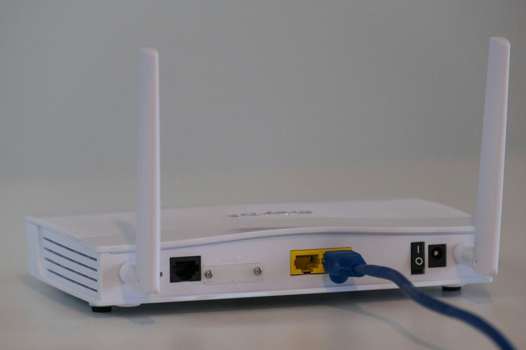 Papel alumínio embaixo do modem Wi-Fi: o que isso faz e por que é recomendado