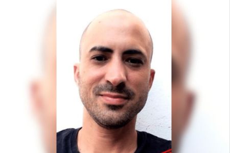 Sob comoção, piloto de avião que caiu em prédio em BH é enterrado no Paraná