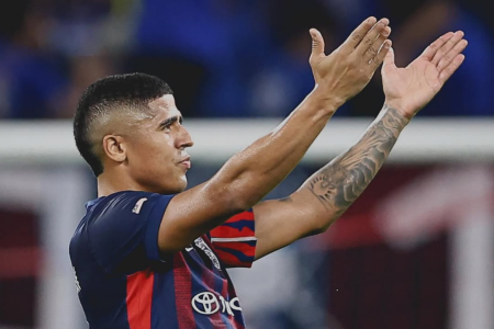 Bérgson comemora gol pelo Johor FC