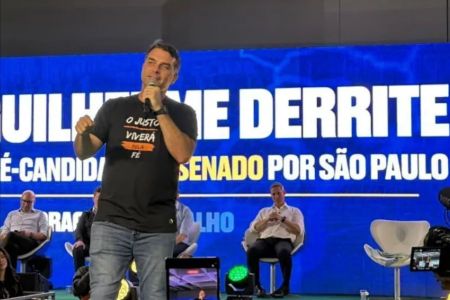 Senador Flávio Bolsonaro (PL-RJ) durante evento em São Paulo