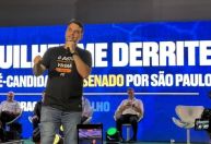 Flávio Bolsonaro reage após vazamento de áudio com Daniel Vorcaro: 'Não abaixem a cabeça'