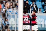 Carrascal marca, Flamengo vence fora de casa e coloca Grêmio no Z4 do Brasileiro