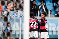 Carrascal marca, Flamengo vence fora de casa e coloca Grêmio no Z4 do Brasileiro