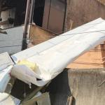 Avião monomotor cai sobre casa na Baixada Fluminense e piloto morre