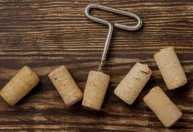 Truque com rolha de vinho ajuda a conservar queijo por mais tempo na geladeira