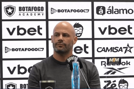 Franclim Carvalho, técnico do Botafogo, criticou a imprensa