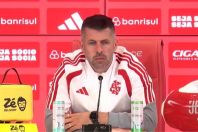 Pezzolano é direto sobre falhas de Rochet e vaias da torcida do Inter