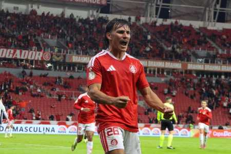 Bernabei celebra gol pelo Inter contra o Athletic