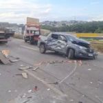 ‘Passou em câmera lenta’, diz motorista que teve carro atingido em engavetamento no Anel