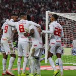 Inter 'dá show', goleia o Vasco e sobe na tabela do Brasileirão