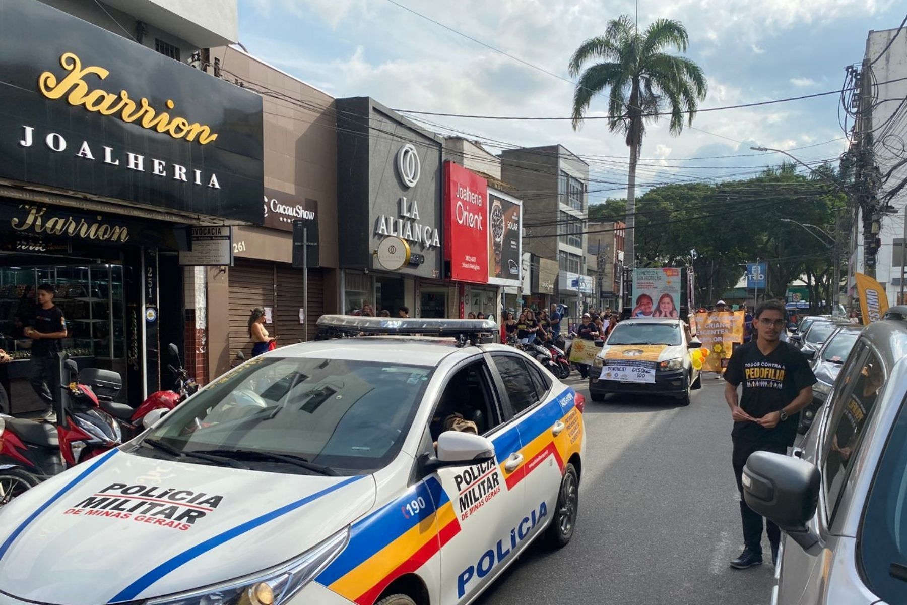 PM realiza caminhada em alusão à campanha Maio Laranja em Ipatinga