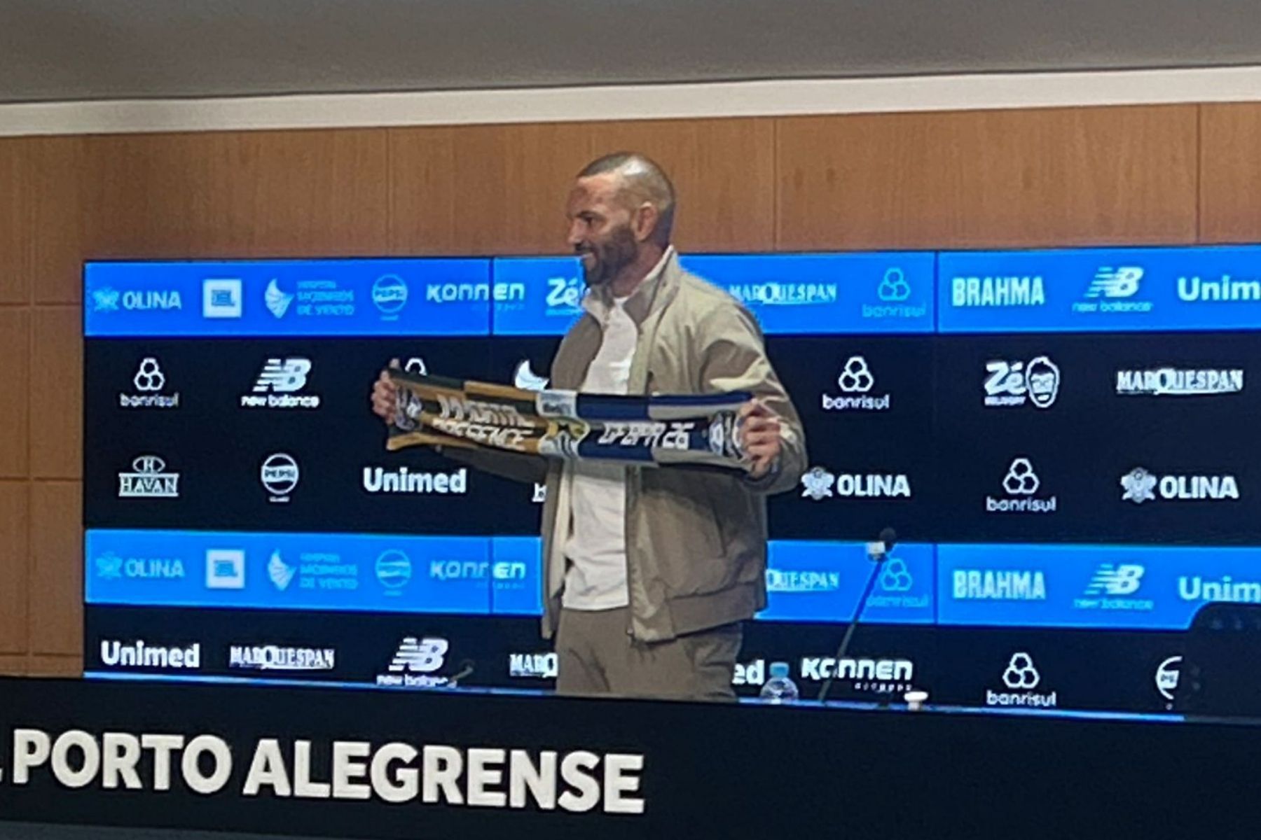 Weverton rasga elogios ao Grêmio após convocação e reage à surpresa na lista
