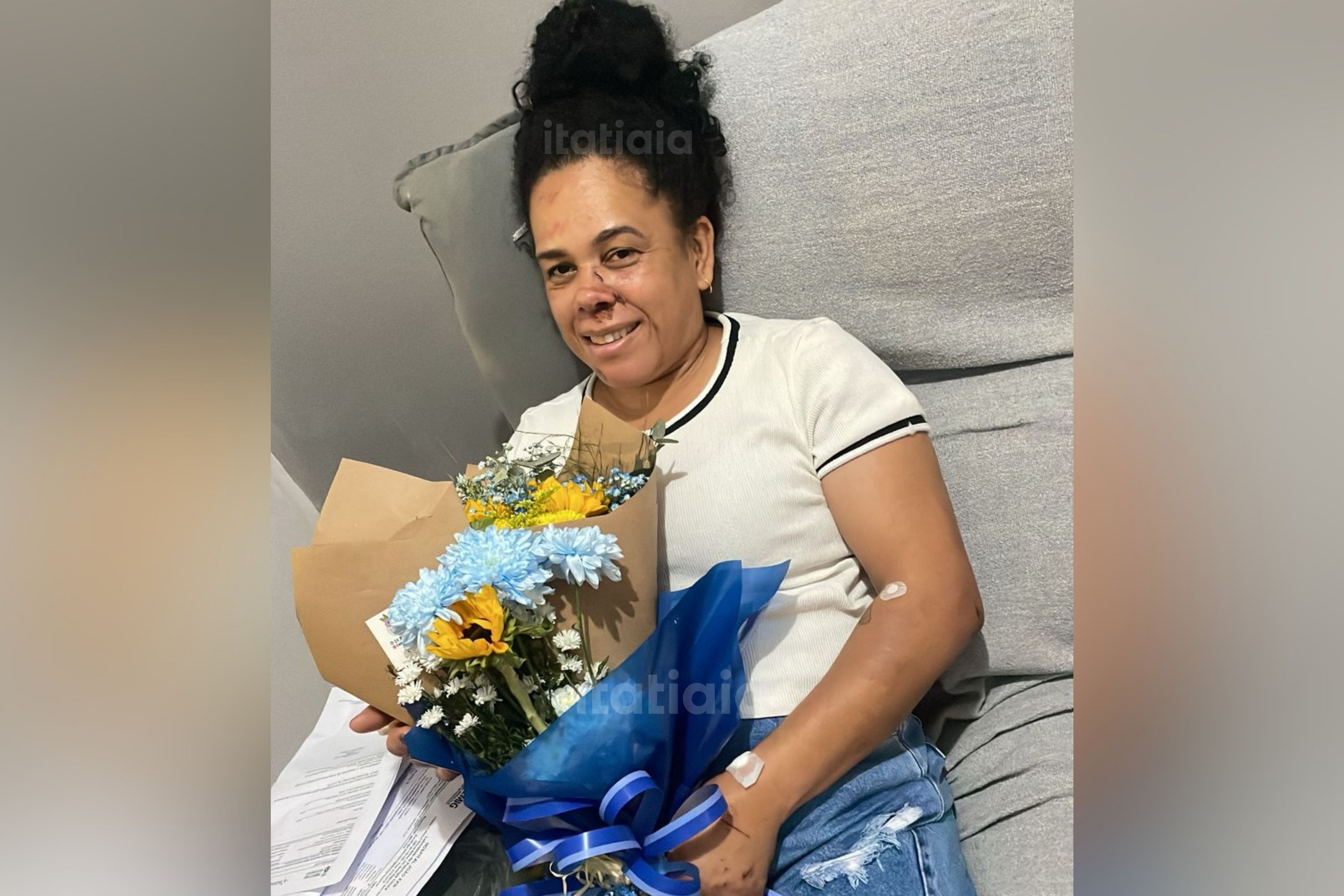 Mulher que foi jogada do penhasco pelo ex tem alta e passa primeira noite em casa