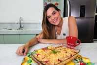 Cuca de morango, um bolinho com farofa crocante; confira a receita