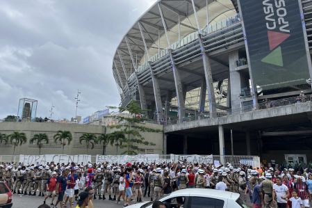 Protesto de torcedores do Bahia na Arena Fonte Nova, em Salvador