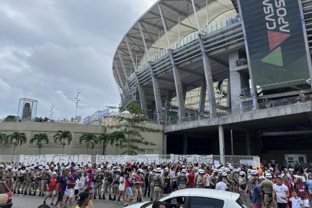 Protesto de torcedores do Bahia na Arena Fonte Nova, em Salvador