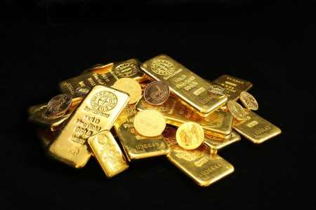 barras e moedas de ouro